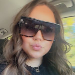 Meet your Posher, Madison